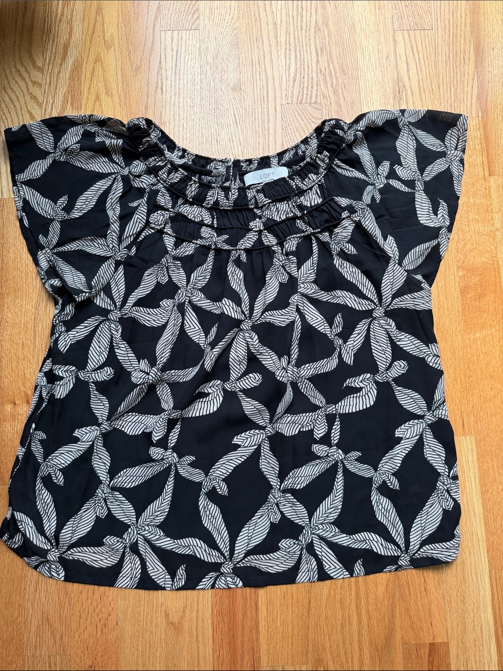 LOFT Black & Beige Botanical Knot Print Flutter Sleeve Top